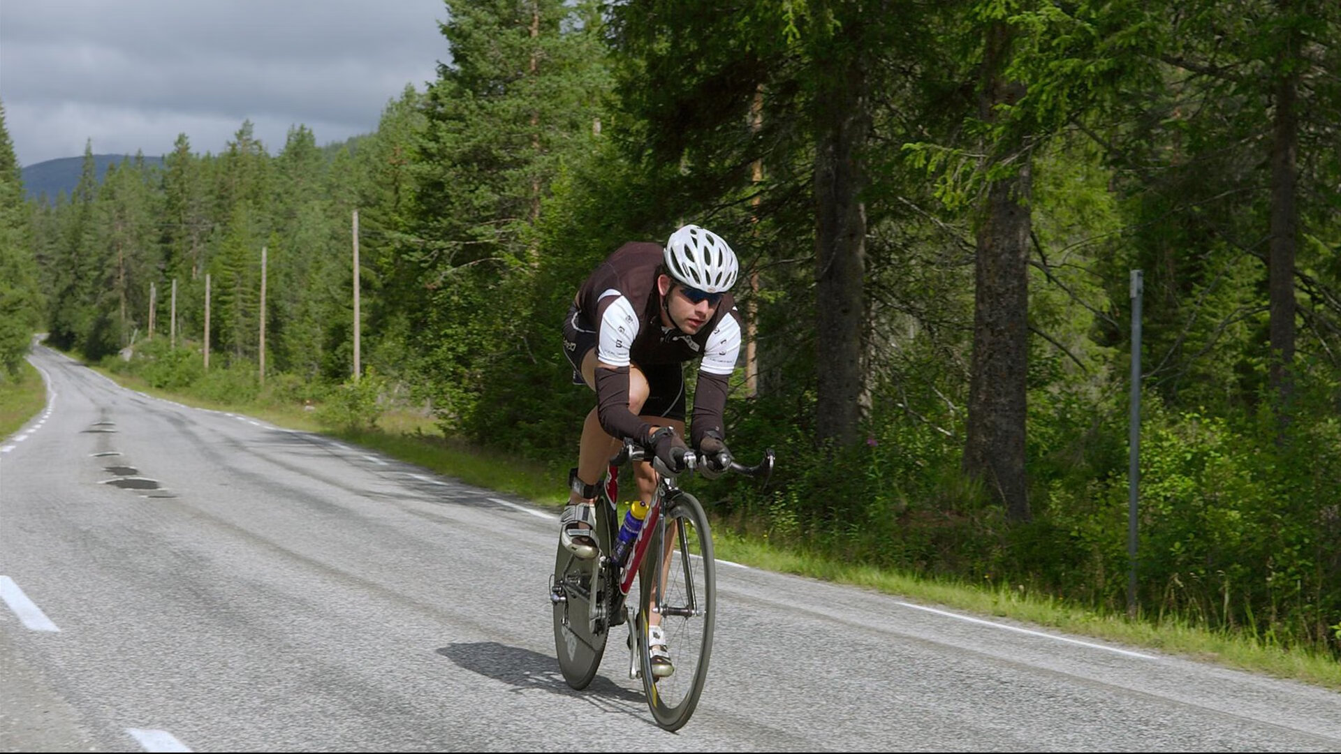 爱游戏娱乐网址-田径赛季选手训练强度增加，田径运动员训练的周期